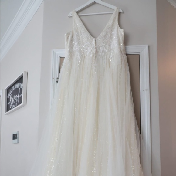 This wedding dress is a size 20. Brand New and had never been worn before.
